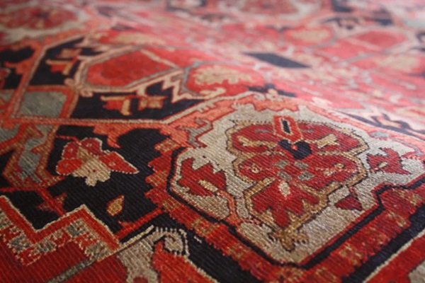 Explore a elegância e tradição do Tapete Serap Persian da Casa Meva!
